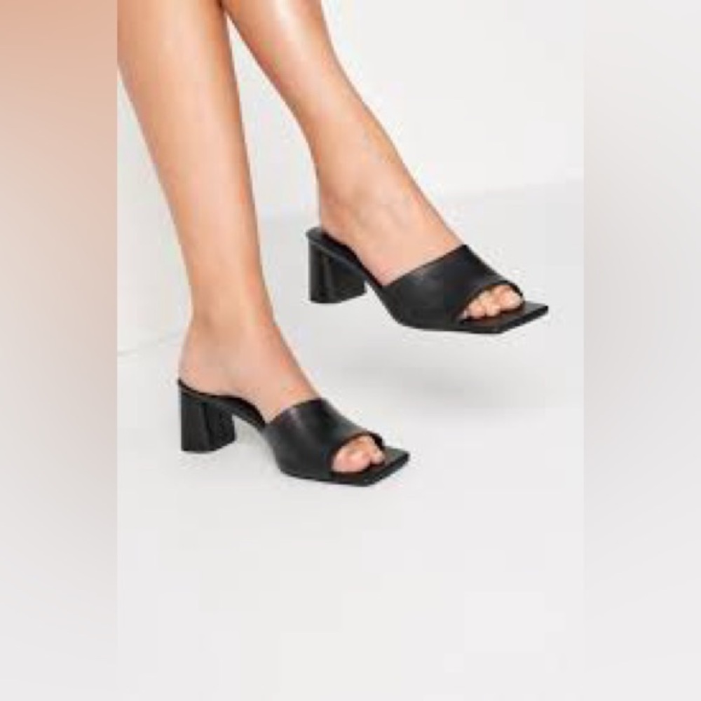 Alex Marie 90s vibe sandals